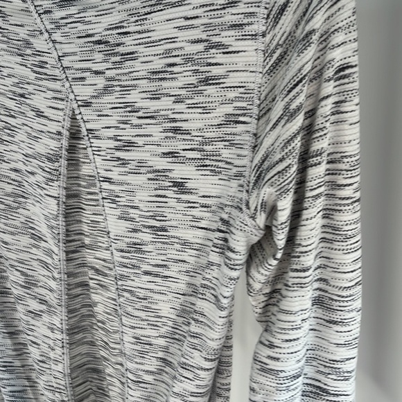 LULULEMON long sleeve Beat the Heat LS Black/White Space Dye 4 - Picture 12 of 12